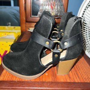 Shoe dazzle like new booties